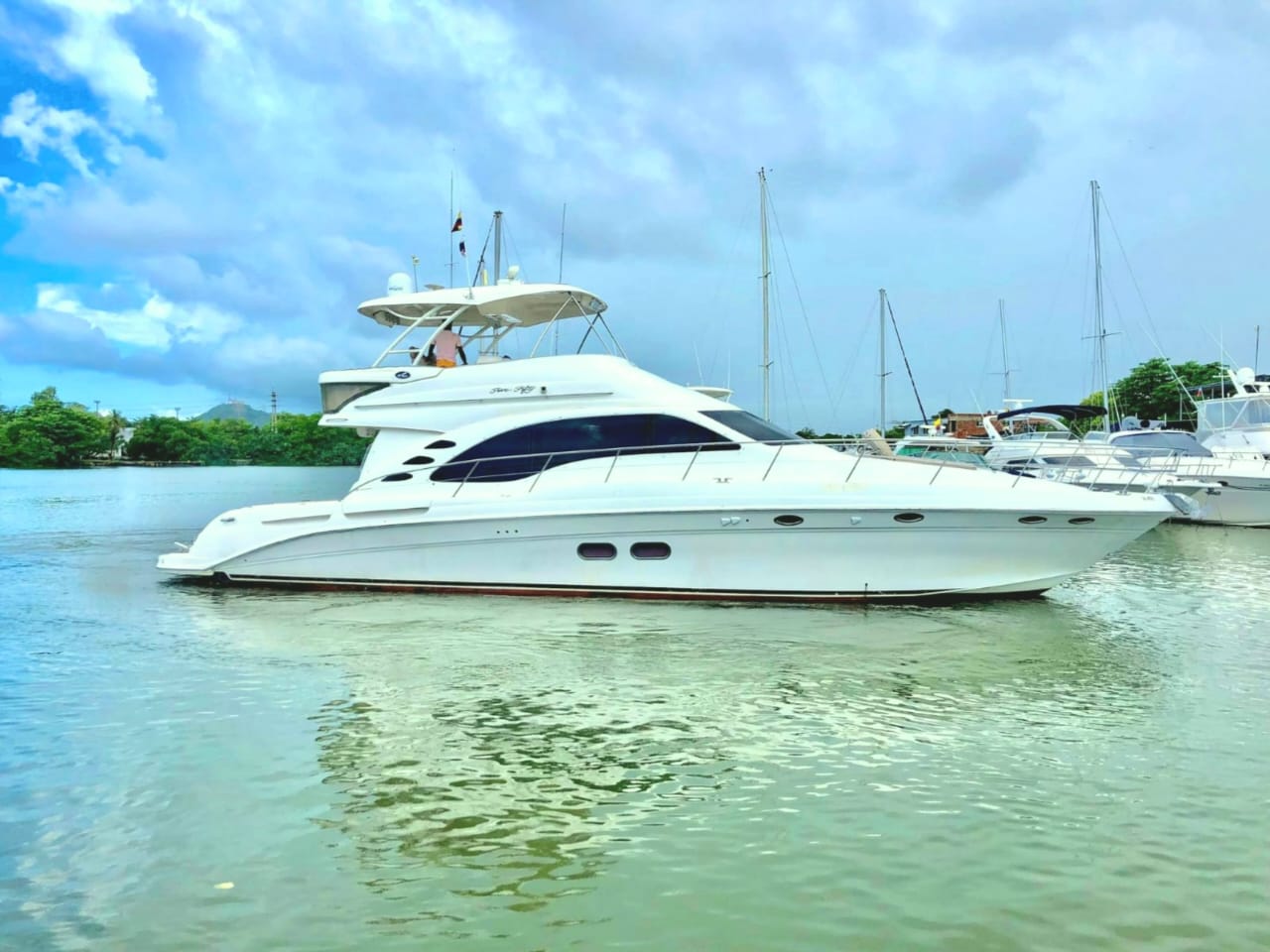 Blue Land · Sea Ray 58 — alquiler para Festival Náutico Cartagena 2026